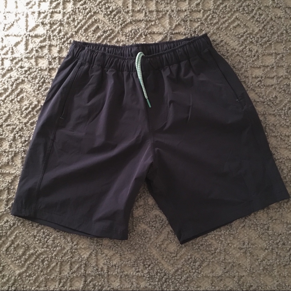 Myles everyday short size large